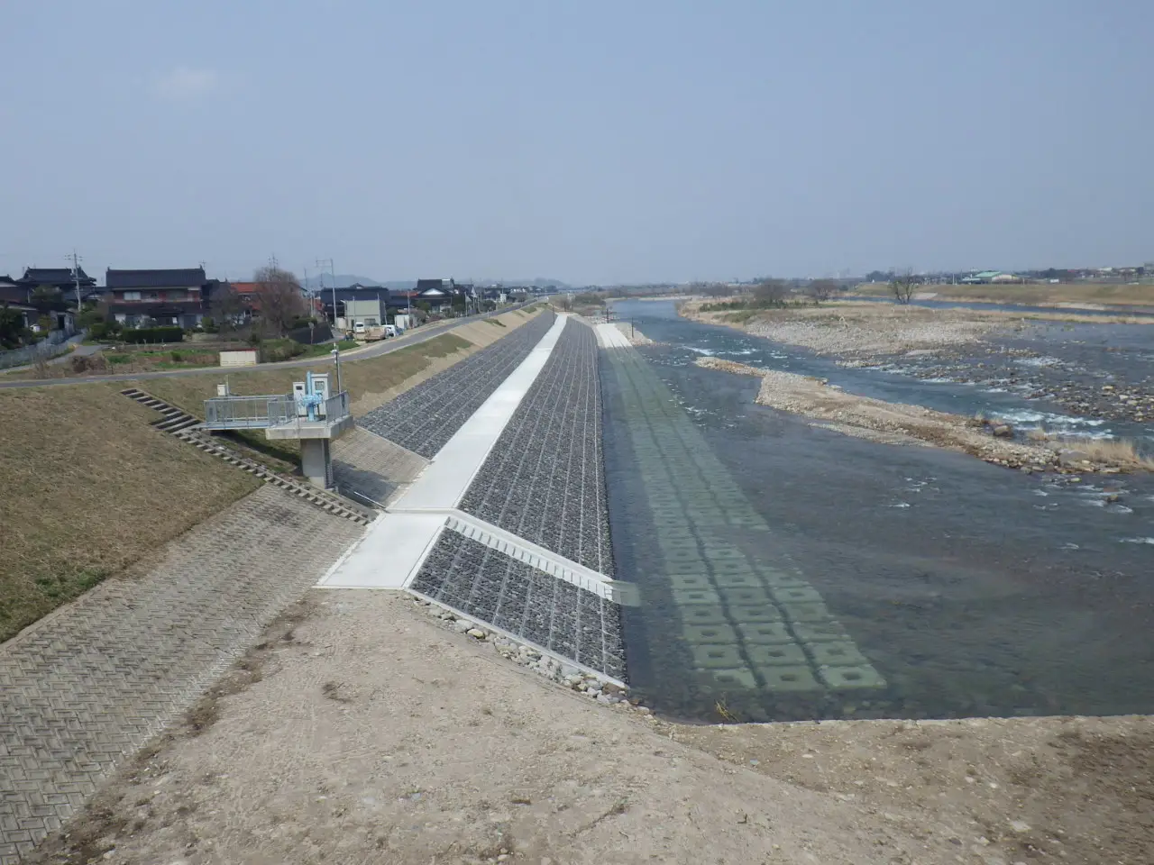 河川改修の施工現場
