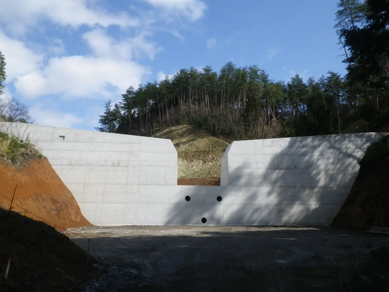 砂防堰堤の施工現場